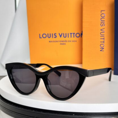 LOUIS VUITTON Fashion Sunglasses - Image 4