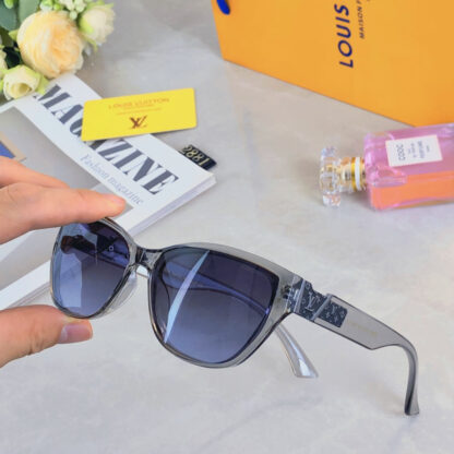 LOUIS VUITTON Fashion Sunglasses - Image 4
