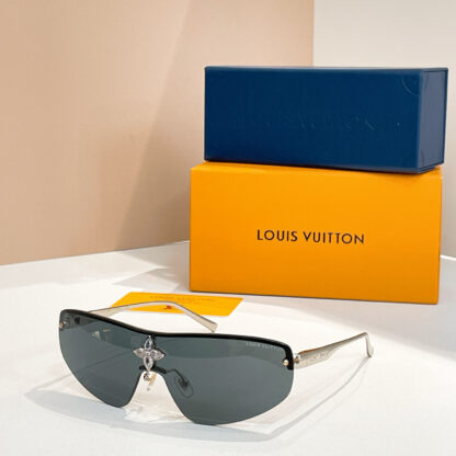 LOUIS VUITTON Fashion Sunglasses - Image 4