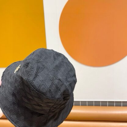 Saint Laurent's new simple bucket hat for early spring - Image 3
