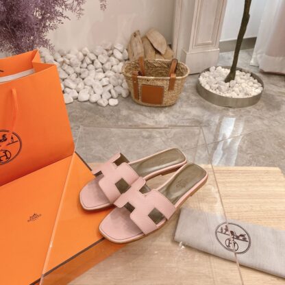 Hermès Palm Print Summer Classic Cowhide Pink Flat Slippers - Image 2