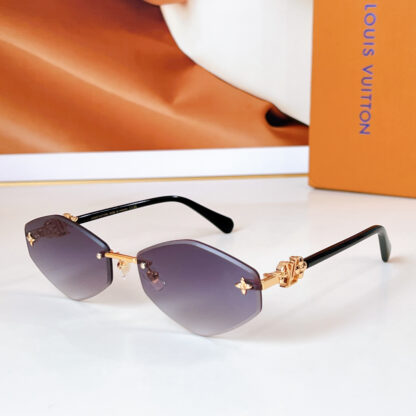LOUIS VUITTON Fashion Sunglasses - Image 4