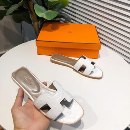 Hermès white summer versatile crocodile pattern flat slippers - Image 2