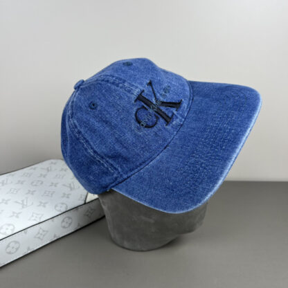 Calvin Kleinf stylish all-match baseball cap - Image 3