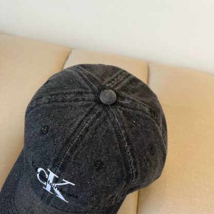 Calvin Kleinf stylish all-match baseball cap - Image 3