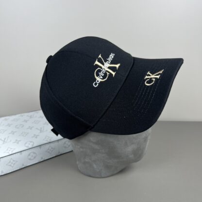 Calvin Kleinf stylish all-match baseball cap - Image 3