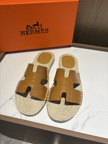 Hermes big yellow comfortable all-match non-slip breathable casual slippers - Image 3