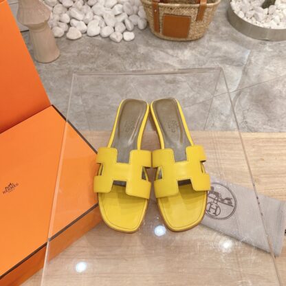 Hermès summer classic yellow palm print flat slippers - Image 2