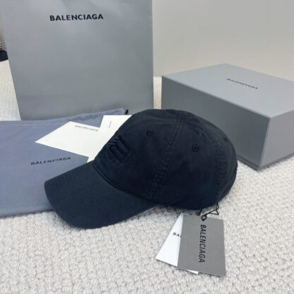 Balenciaga classic lettering embroidered baseball cap - Image 3