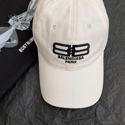 Balenciaga new couple's versatile cap - Image 3