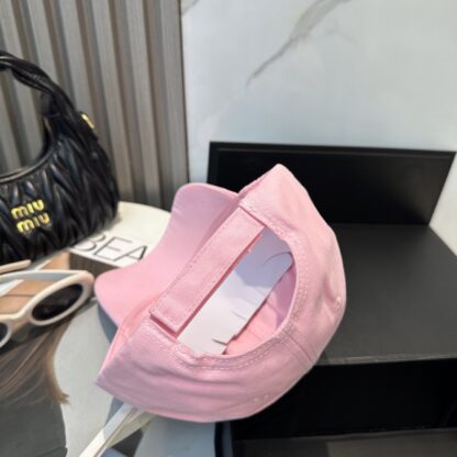 Balenciaga simple and stylish baseball cap - Image 3