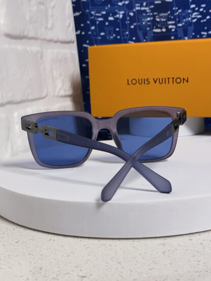 LOUIS VUITTON Fashion Sunglasses - Image 4