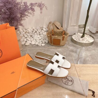 Hermes Summer Classic Style Palm Print White Brown Flat Slippers - Image 2