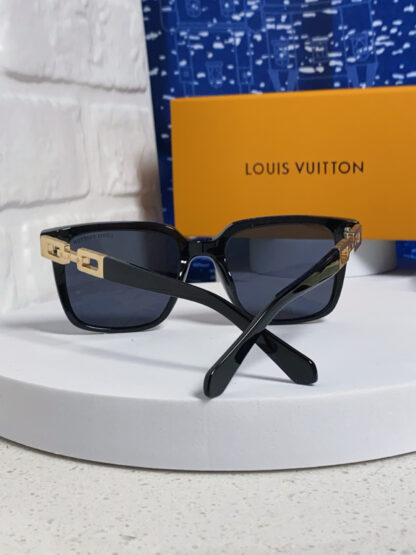 LOUIS VUITTON Fashion Sunglasses - Image 4