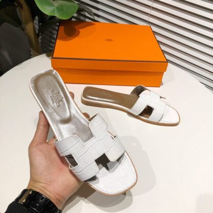 Hermès summer classic all-match crocodile pattern white apricot flat slippers - Image 2