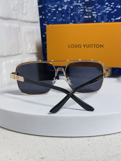 LOUIS VUITTON Fashion Sunglasses - Image 4