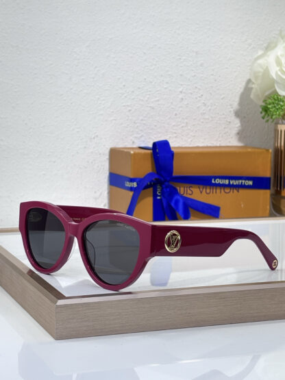 LOUIS VUITTON Fashion Sunglasses - Image 4