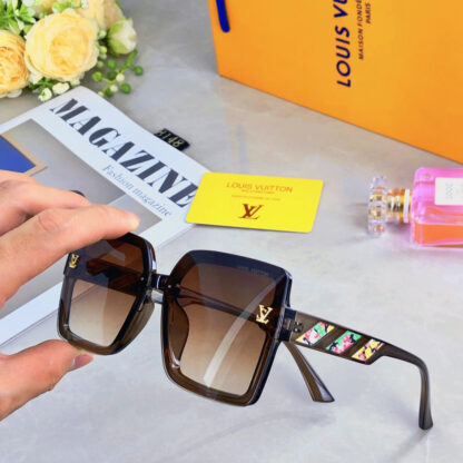 LOUIS VUITTON Fashion Sunglasses - Image 4