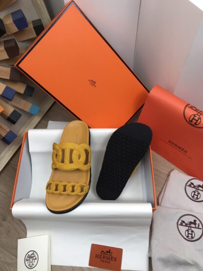 Hermès new yellow-brown leather slippers for spring and summer - Image 3