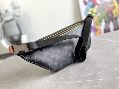 Louis Vuitton M45220 Discovery Waist Bag - Image 3
