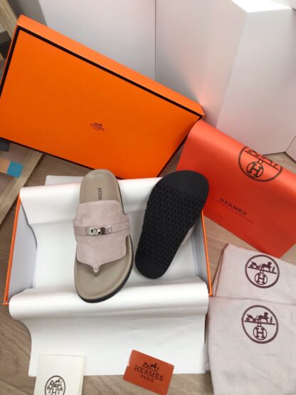 Hermès Spring and Summer New Comfortable Gray Pink Slippers - Image 3