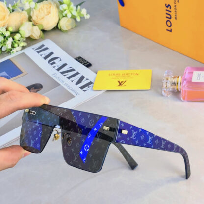 LOUIS VUITTON Fashion Sunglasses - Image 4