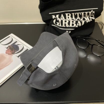 Balenciaga simple and stylish couple baseball cap - Image 3