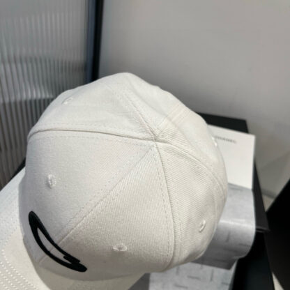 Balenciaga baseball cap - Image 3