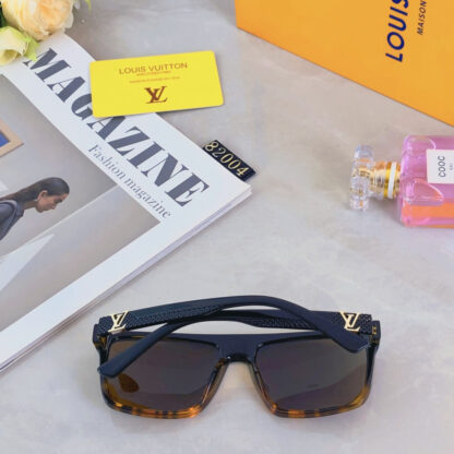 LOUIS VUITTON Fashion Sunglasses - Image 4