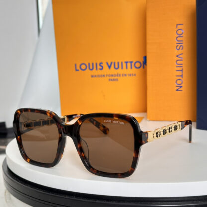 LOUIS VUITTON Fashion Sunglasses - Image 4