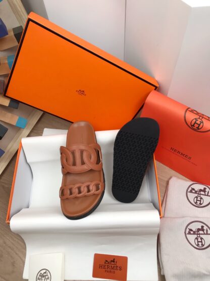 Hermes dark brown spring and summer new charm slippers - Image 3