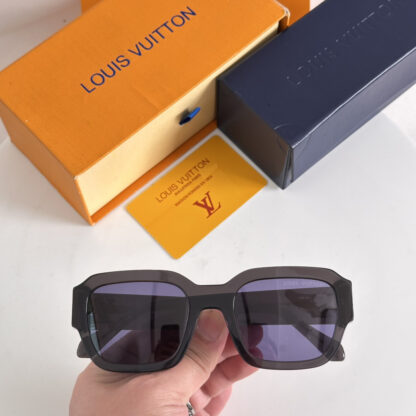 LOUIS VUITTON Fashion Sunglasses - Image 4