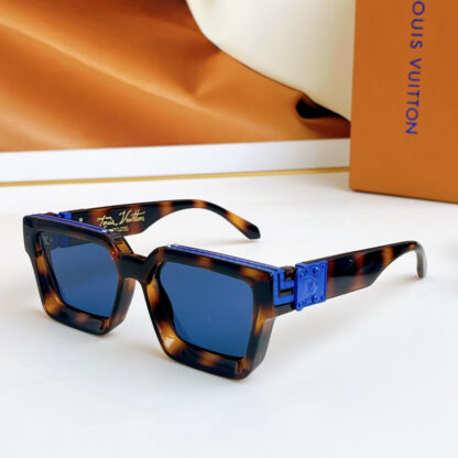 LOUIS VUITTON Fashion Sunglasses - Image 4