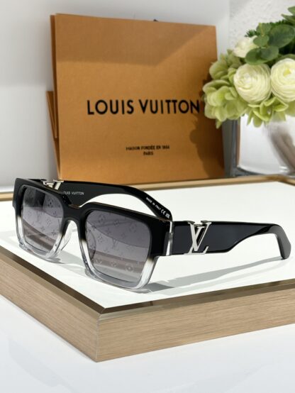 LOUIS VUITTON Fashion Sunglasses - Image 4