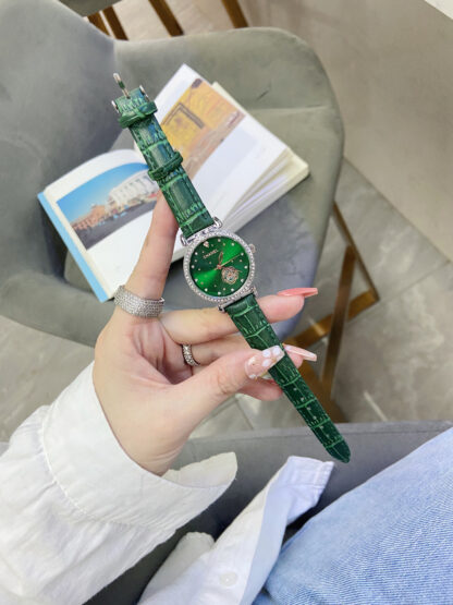 Chanel simple and stylish watch - Image 4
