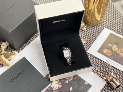 Chanel exquisite quartz watch - Image 4
