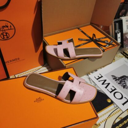 Hermès pink ostrich pattern handmade leather slippers - Image 3