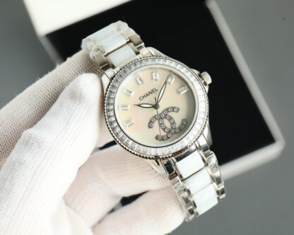 Chanel diamond-studded watch - Image 3