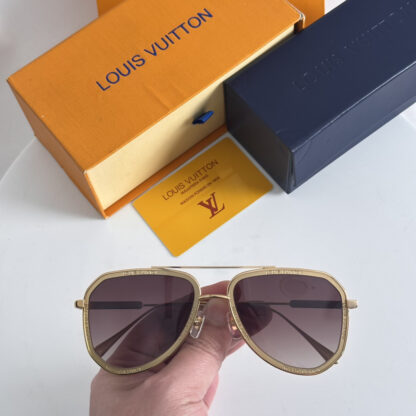 LOUIS VUITTON Fashion Sunglasses - Image 4