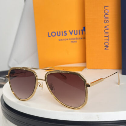 LOUIS VUITTON Fashion Sunglasses - Image 4