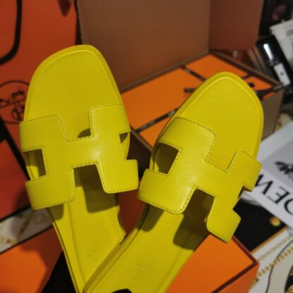 Hermès yellow handmade slippers - Image 3