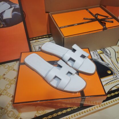 Hermès white handmade slippers - Image 3