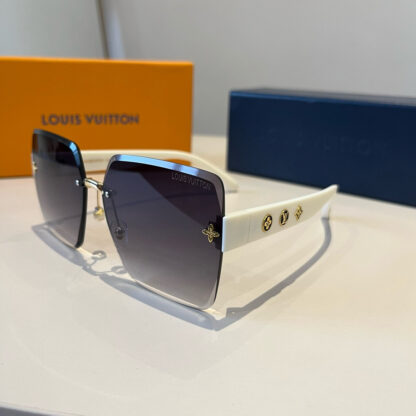 LOUIS VUITTON Fashion Sunglasses - Image 4