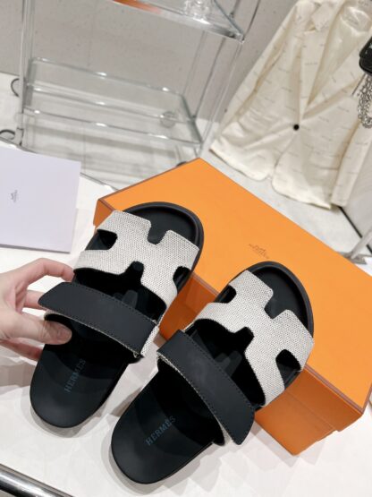 Hermès Spring and Summer New Black and Gray Comfortable Slippers - Image 3