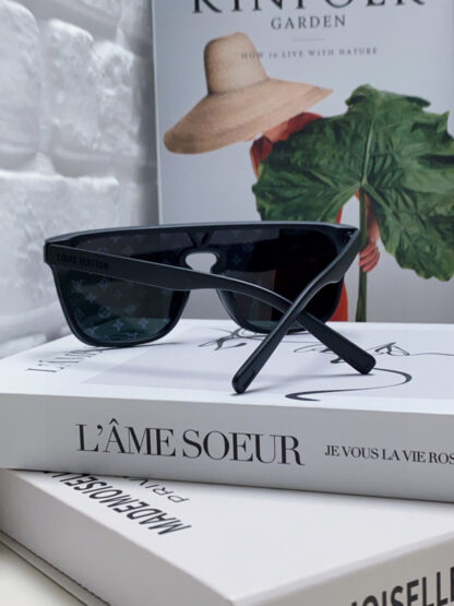 LOUIS VUITTON Fashion Sunglasses - Image 4
