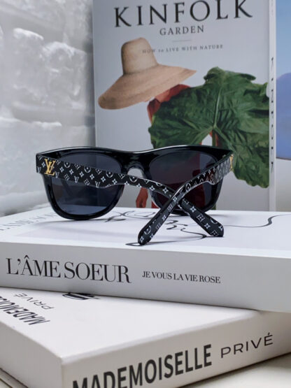 LOUIS VUITTON Fashion Sunglasses - Image 4