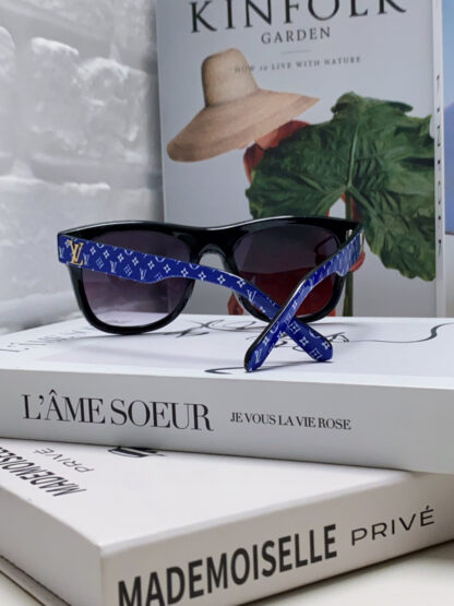 LOUIS VUITTON Fashion Sunglasses - Image 4
