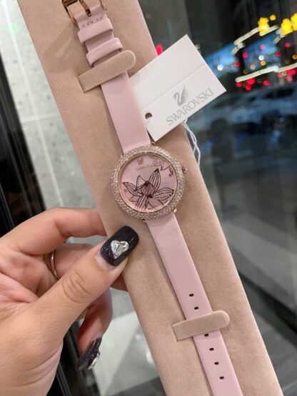 Swarovski watches with romantic design and practical functions - Image 3