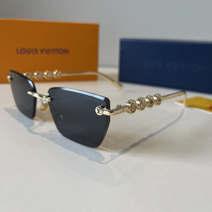 LOUIS VUITTON Fashion Sunglasses - Image 4