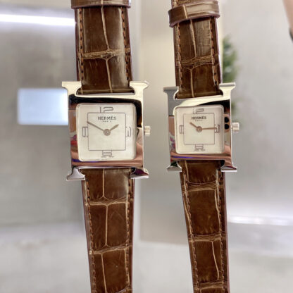 Hermes Square Dial Elegant Watch - Image 3
